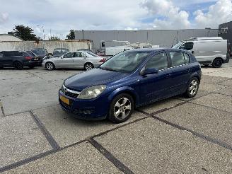 Vaurioauto  passenger cars Opel Astra 1.6 2004/8