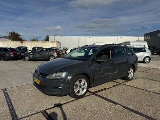 Damaged car Volkswagen Golf 1.2 TSI VARIANT 2014/2