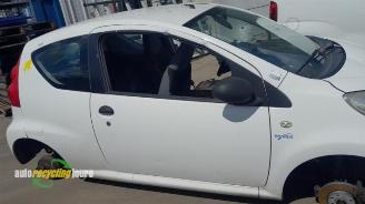 Peugeot 107 107, Hatchback, 2005 / 2014 1.0 12V picture 3