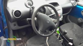 Peugeot 107 107, Hatchback, 2005 / 2014 1.0 12V picture 28