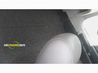 Volkswagen Caddy III onderdelen (kleur: LB9A) donorauto picture 25