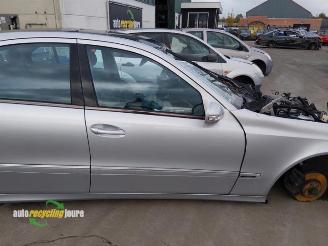 Mercedes E-klasse (W211) onderdelen (kleur: 775) donorauto picture 3