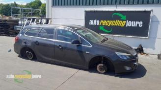 Coche siniestrado Opel Astra Astra J Sports Tourer (PD8/PE8/PF8), Combi, 2010 / 2015 1.4 Turbo 16V 2011/11