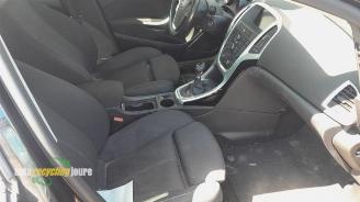 Opel Astra Astra J Sports Tourer (PD8/PE8/PF8), Combi, 2010 / 2015 1.4 Turbo 16V picture 28