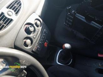 Renault Clio Clio III (BR/CR), Hatchback, 2005 / 2014 1.2 16V 75 picture 16