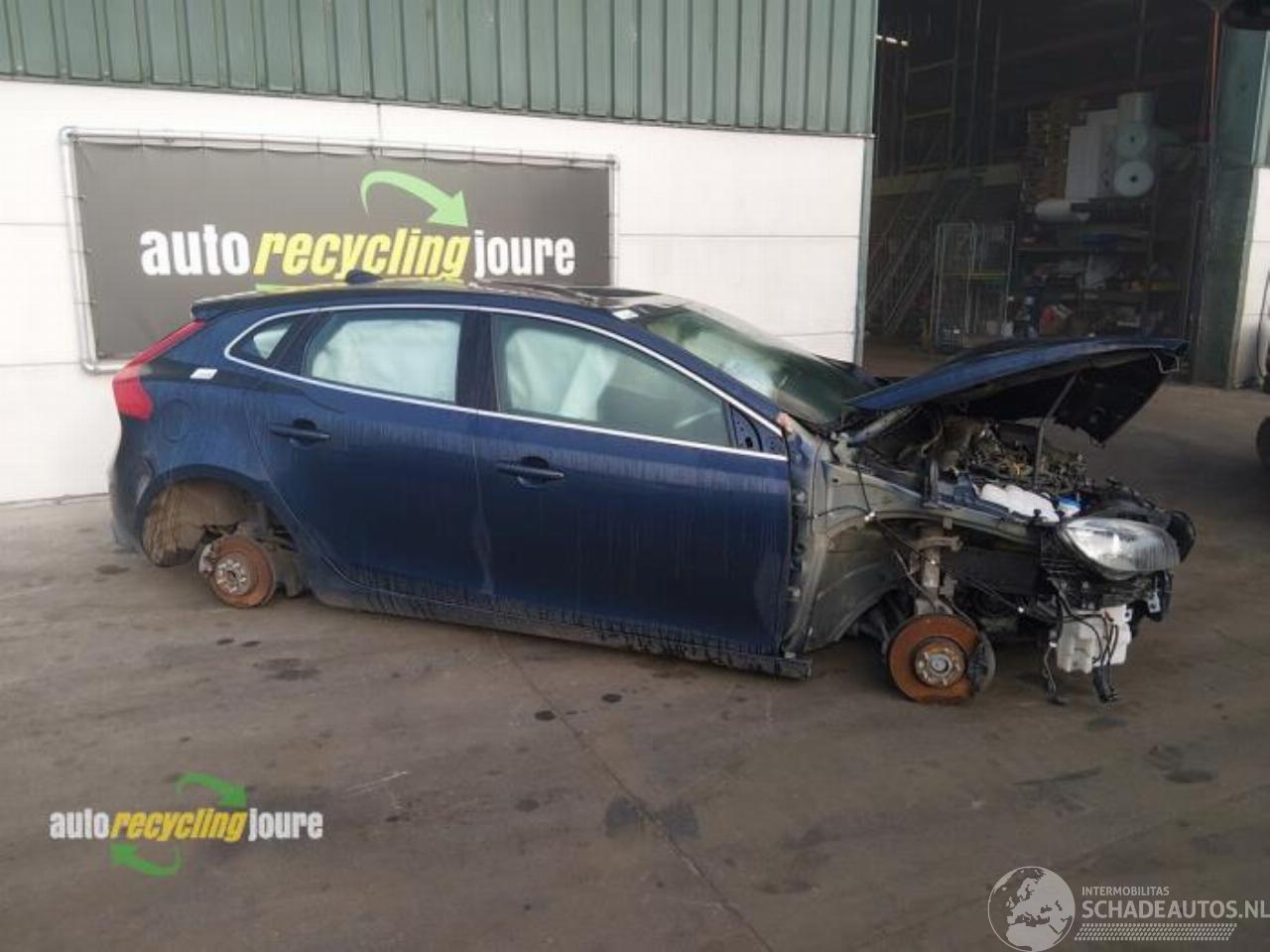 Volvo V-40 (MV) onderdelen (kleurcode: 498) donorauto