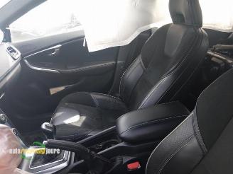 Volvo V-40 V40 (MV), Hatchback 5-drs, 2012 / 2019 1.6 T3 GTDi 16V picture 26