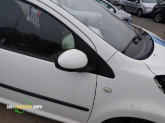Peugeot 107 107, Hatchback, 2005 / 2014 1.0 12V picture 4