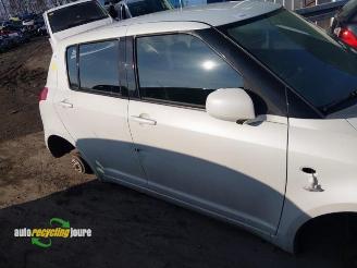 Suzuki Swift Swift (ZA/ZC/ZD1/2/3/9), Hatchback, 2005 / 2011 1.3 VVT 16V picture 3