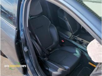 Renault Mégane Megane IV (RFBB), Hatchback 5-drs, 2015 1.2 Energy TCE 130 picture 13