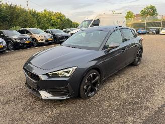 Schadeauto Cupra Leon Cupra Leon Pano Kuipstoelen sfeer verlichting 2024/1