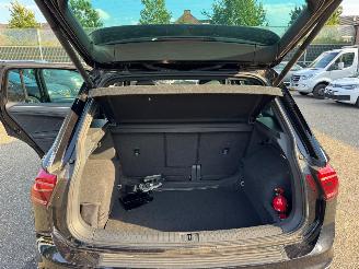 Volkswagen Tiguan R Line PANO AUTOMAAT LEDER LED VOLL picture 21