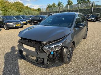 damaged passenger cars Kia Ceed GT Line Business DIESEL HYBRIDE PANO LEDER LED 2024/4