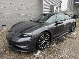škoda osobní automobily Porsche Taycan 4S Performance voll auto start en rijd 2020/11