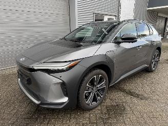 skadebil auto Toyota bZ4X Executive Lounge megavoll alle extra\'s rijdbaar 2025/7