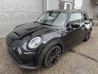 krockskadad bil auto Mini Cooper S MINI Cooper SE Resolute Editon Voll 2023/3