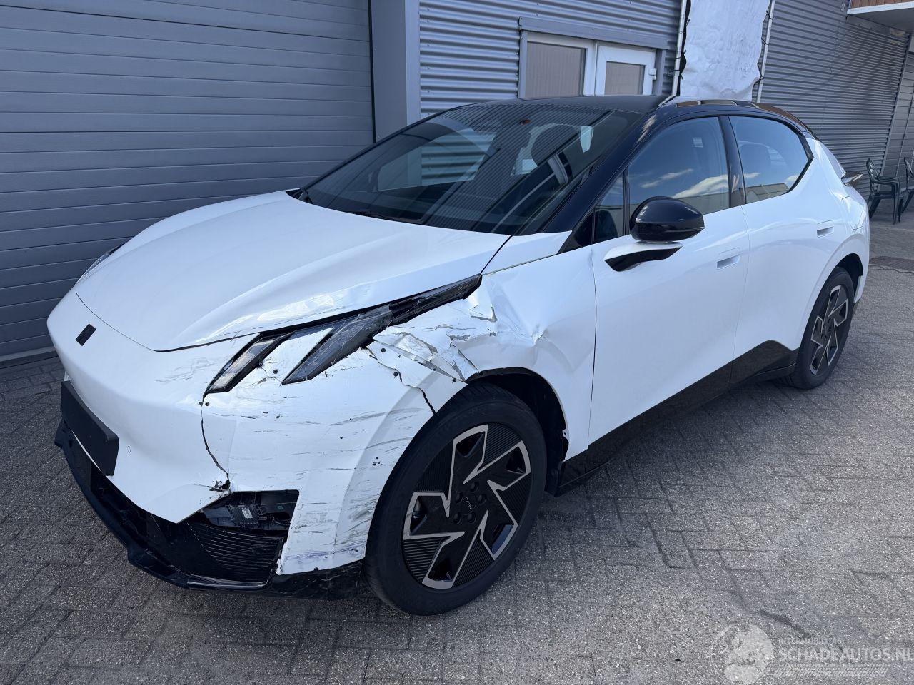Lynk & Co 01 Lynk & Co 02 Core Electric pano rijdbaar
