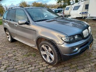 Damaged car BMW X5 Grijs kenteken 6 cilnder diesel Automaat 2004/6