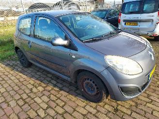Unfallwagen Renault Twingo 1.2 benzine + Apk 2008/5