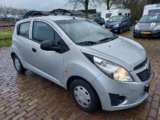 Schadeauto Chevrolet Spark 1.0  5 deurs Airco 2010/10