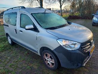 Vaurioauto  passenger cars Dacia Dokker 1.2 Tce Laureate 1e eigenaar 2015/2