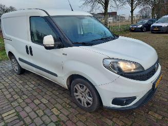 krockskadad bil bedrijf Fiat Doblo 1.3 MJ Cargo Airco 2015/1