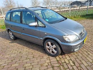 Schadeauto Opel Zafira Automaat 2004/3