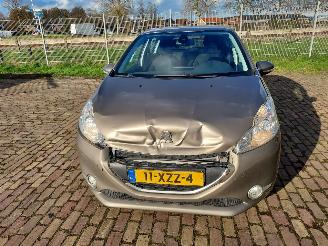 Peugeot 208 1.2i euro 5 nieuwe apk picture 3