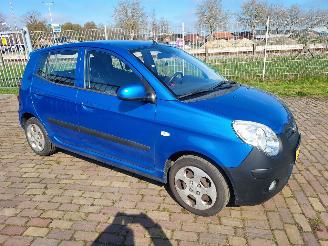 damaged passenger cars Kia Picanto 1.0 +apk 2010/6