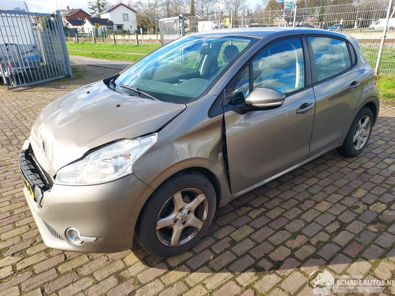 Peugeot 208 1.2 i  5 deurs euro 5