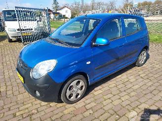 Schadeauto Kia Picanto 1.0 i + apk 2010/6