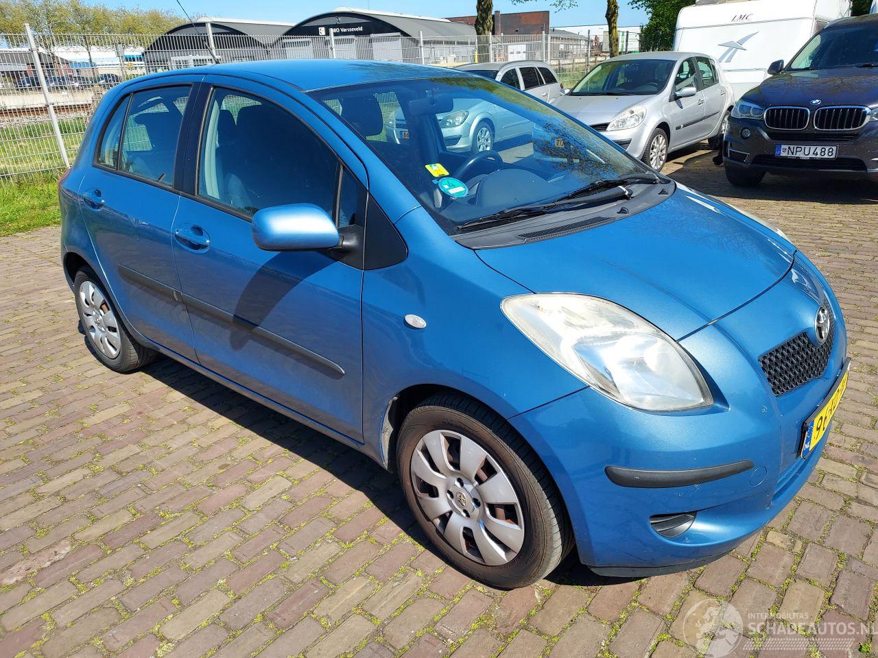Toyota Yaris AUTOMAAT 1.3 VVti  5deurs + Apk