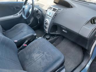Toyota Yaris AUTOMAAT 1.3 VVti  5deurs + Apk picture 10