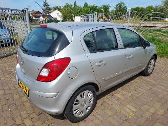 Opel Corsa 1.2i 5 deurs + airco picture 3