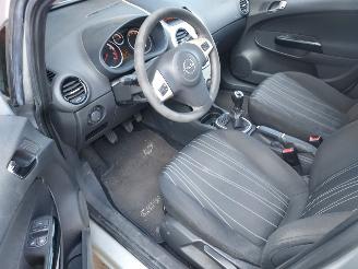 Opel Corsa 1.2i 5 deurs + airco picture 8