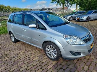 Damaged car Opel Zafira 7 persoons + apk 1.8 Temtation 2009/2