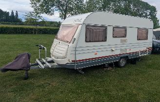 damaged caravans Home Car  GERESERVEERD    466 H + Voortent Frans bed Rondzit 2001/4