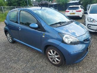 krockskadad bil auto Toyota Aygo 5 deurs 2009/2