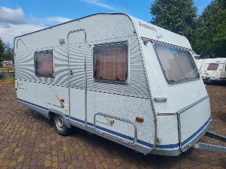 skadebil caravan Dethleffs  Stapelbed Family 490 + Voortent 1998/10