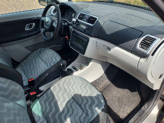 Skoda Fabia 1.6i 16V Tour Combi Nieuwe apk picture 7
