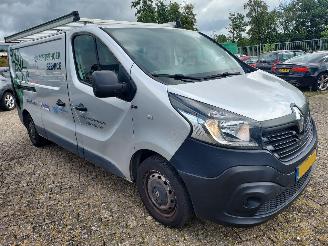 damaged commercial vehicles Renault Trafic GERESERVEERD  1.6 dCI L2 H1 Airco 2016/6