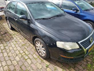 skadebil auto Volkswagen Passat Sedan 1.6 benzine 2005/6