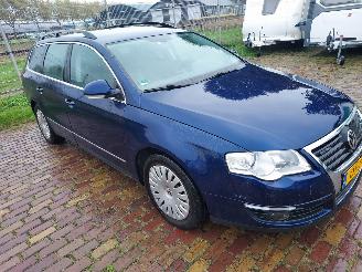 damaged passenger cars Volkswagen Passat 2.0 TDI 2009/8