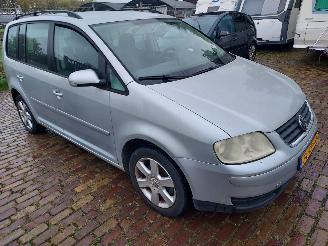 skadebil auto Volkswagen Touran 1.4 benzine 2006/8