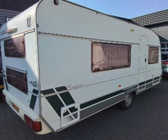 skadebil caravan Chateau  Carat 480 Stapelbed + Mover 2001/9