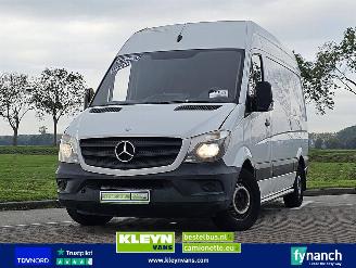 krockskadad bil bedrijf Mercedes Sprinter  2015/10
