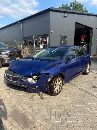 skadebil auto Seat Leon 999cc 85kw automaat 2017/10