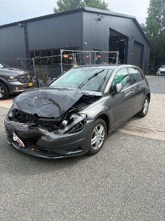 krockskadad bil auto Volkswagen Golf 999CC AUTOMAAT 2018/8