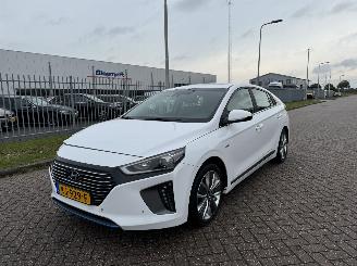 damaged passenger cars Hyundai Ioniq 1.6 Hybrid 2016/9
