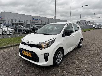 krockskadad bil auto Kia Picanto 1.0  AIRCO Euro6 2019/5